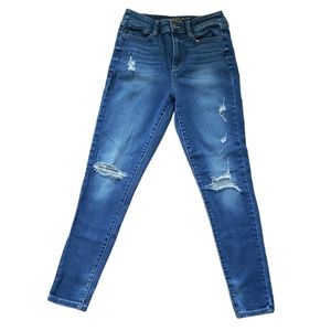 Arizona Jeans. Distressed. Skinny. High Waisted. Size 7.